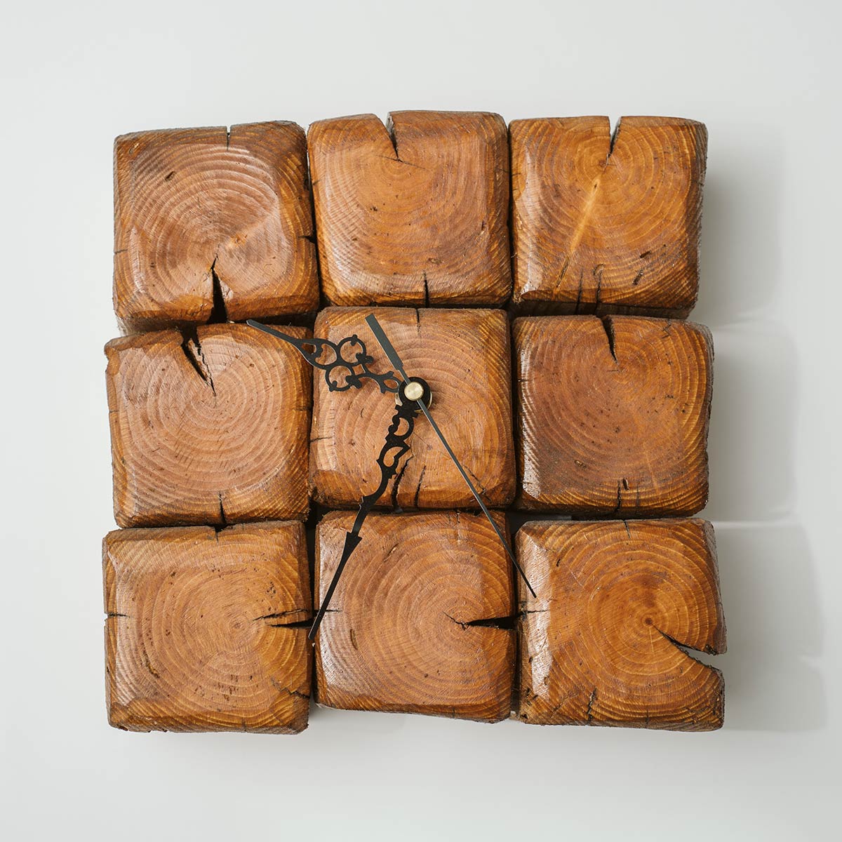 Xeiropoihto roloi apo silo kastanias