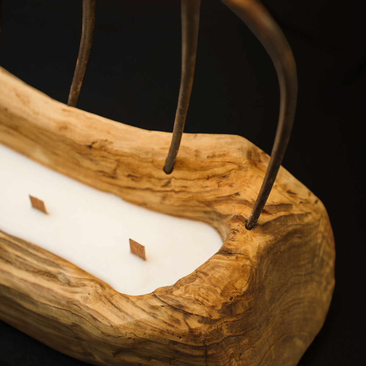 xeiropoihto fwtistiko me derma ksilo elias kai keri sogias