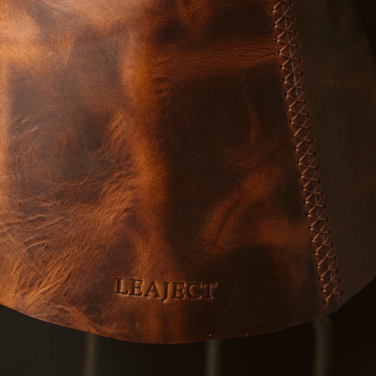 xeiropoihto fwtistiko me derma ksilo elias kai keri sogias