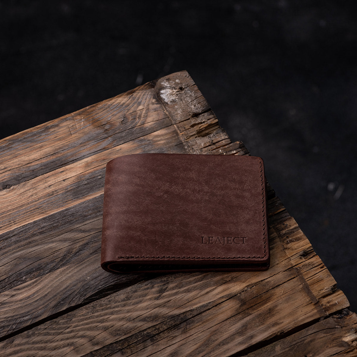 Καφέ δερμάτινο πορτοφόλι με θήκες για κάρτες και κέρματα Old School
