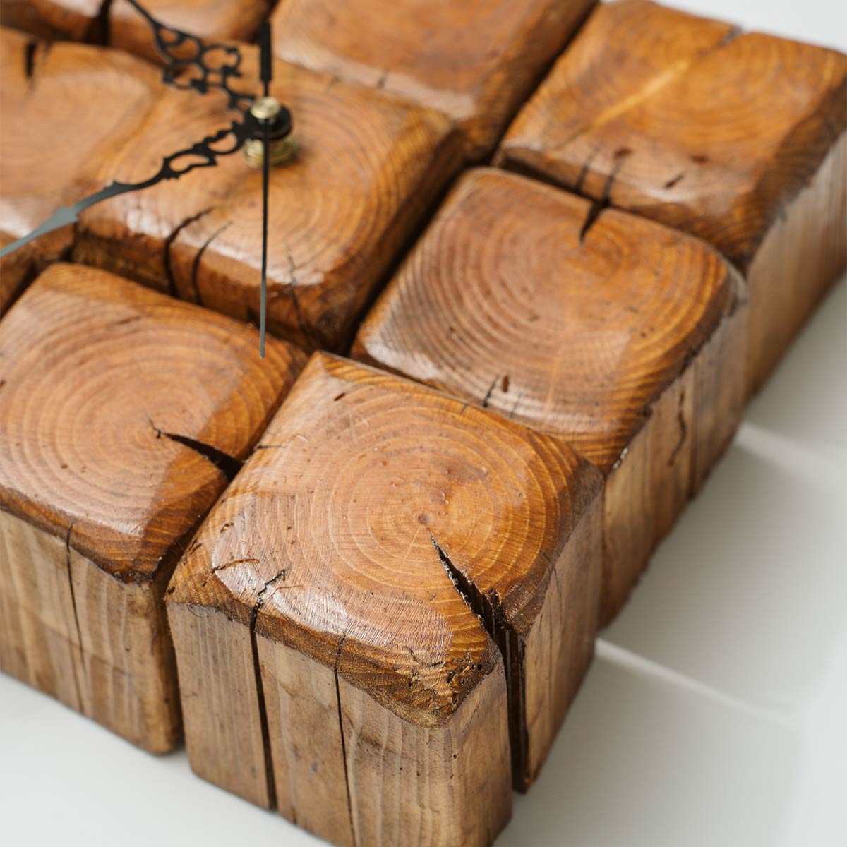 Xeiropoihto roloi apo silo kastanias