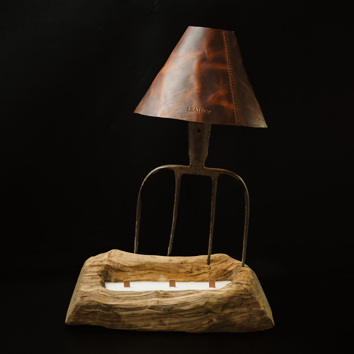 xeiropoihto fwtistiko me derma ksilo elias kai keri sogias